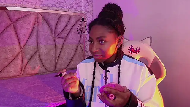 Queen perla  online show from November 21, 12:40 pm