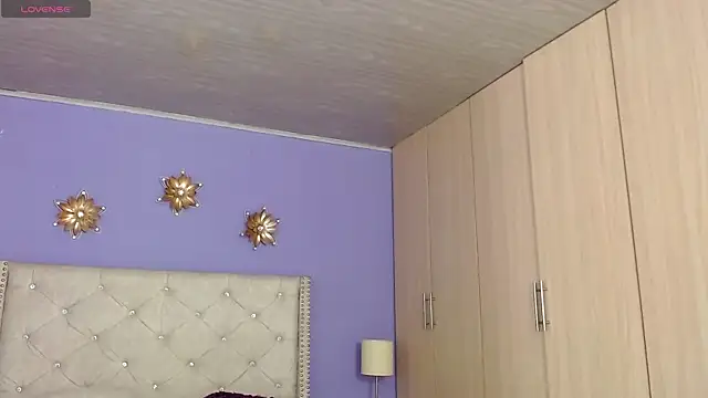 Kim and Mia online show from October 6, 3:07 pm