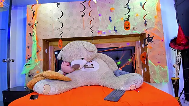 SofiAndNicol online show from October 27, 11:17 am