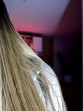 SaraFerreira online show from April 14, 1:05 am