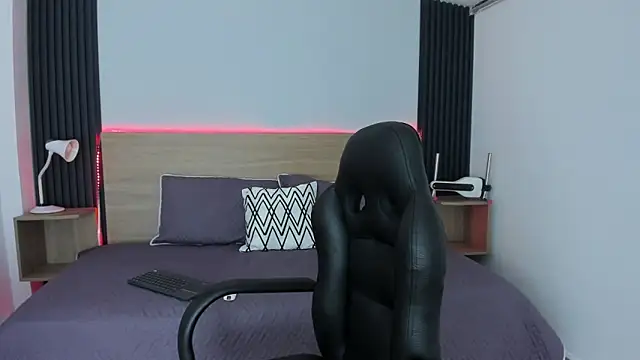 Chiqui milk  online show from October 23, 7:20 pm