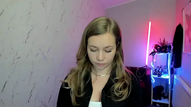 holly xglam online show from January 13, 9:08 pm