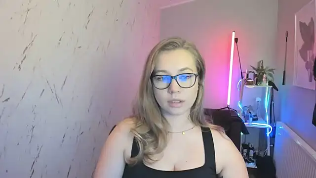 Snapshot of holly_xglam chatting on October 9, 6:34 pm holly xglam online show from October 9, 6:34 pm
