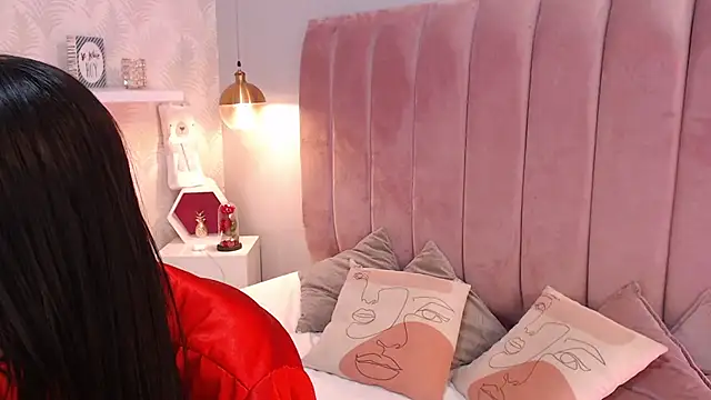 LeenaBrown online show from April 17, 12:40 pm