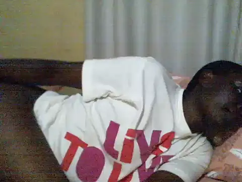 Snapshot of ara_bella chatting on October 28, 10:47 pm ara bella online show from October 28, 10:47 pm