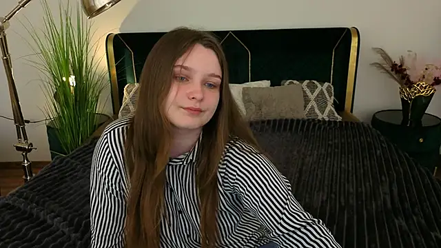 MagicPeachh  online show from March 31, 7:08 am