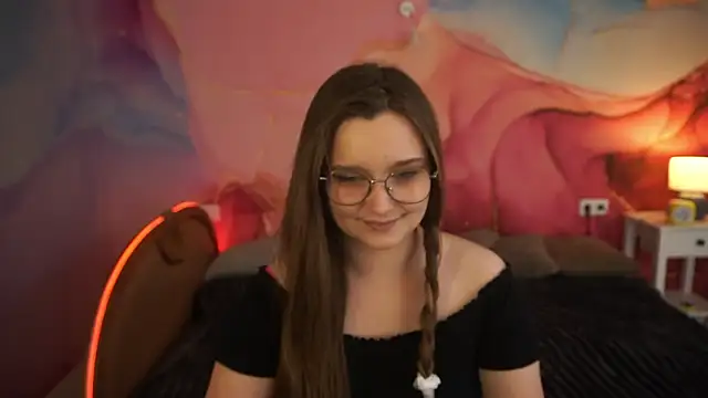 Snapshot of MagicPeachh_ chatting on October 16, 1:14 pm MagicPeachh online show from October 16, 1:14 pm