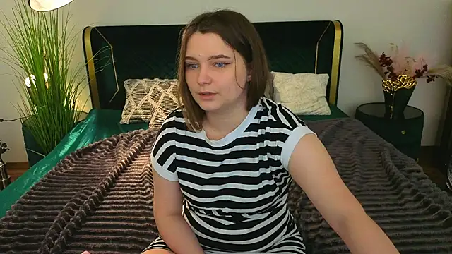 MagicPeachh  online show from April 10, 6:30 am