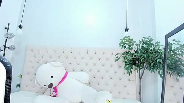 Victoria Coleman online show from February 28, 8:30 pm