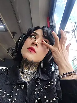 taaylor33 online show from April 11, 9:18 pm