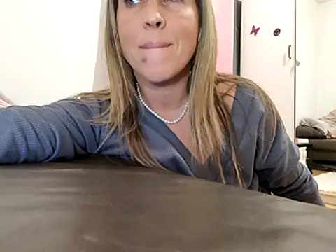 sweethotmilf888 online show from January 7, 4:32 pm