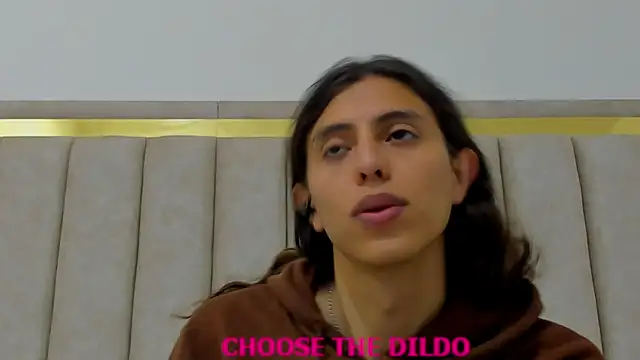 FreyaMoller online show from November 21, 8:00 pm