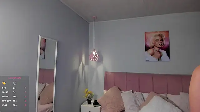 Snapshot of sophie_alice_ chatting on October 14, 12:52 pm sophie alice online show from October 14, 12:52 pm