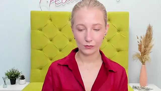 LolaWilsons online show from April 14, 6:46 am