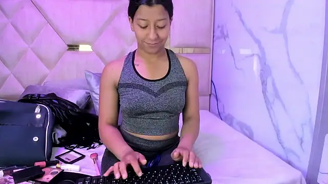 VaneLin18 online show from February 3, 4:45 pm