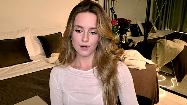 RozzitaBedberry online show from April 24, 3:37 pm