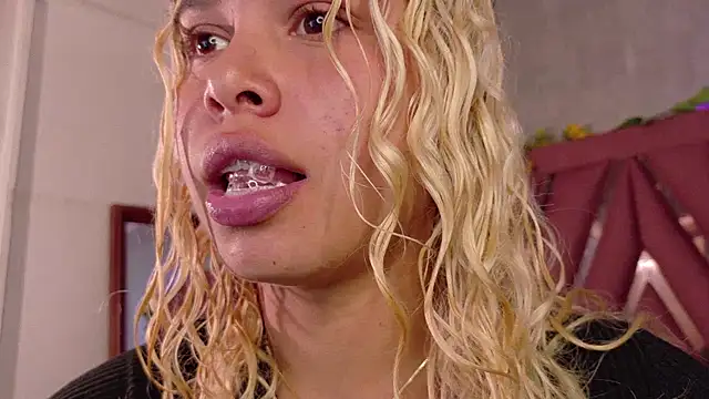 Haelycute online show from December 17, 11:36 am