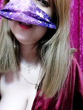 LoNa-daloua online show from April 2, 7:00 pm