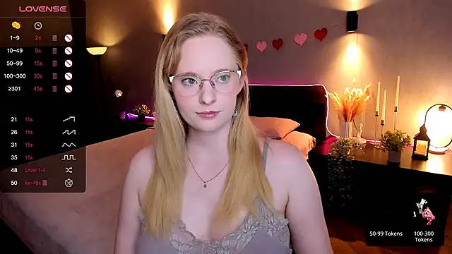 Snapshot of Aemilia_ chatting on October 20, 8:28 am Aemilia online show from October 20, 8:28 am