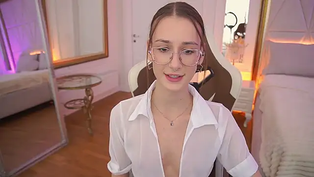 CozyMell online show from March 24, 2:22 pm