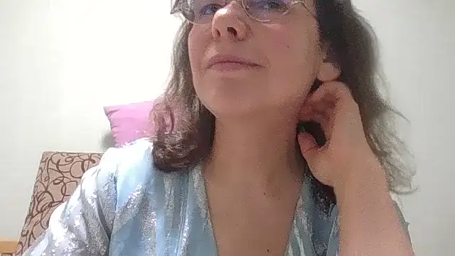 HollyJewel online show from April 2, 4:59 pm