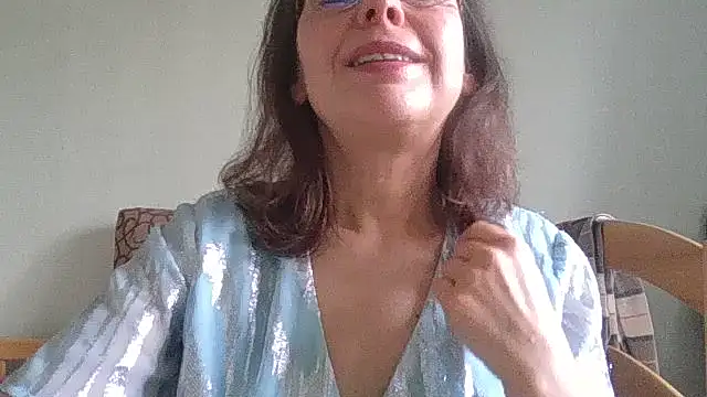 HollyJewel online show from April 15, 1:55 pm