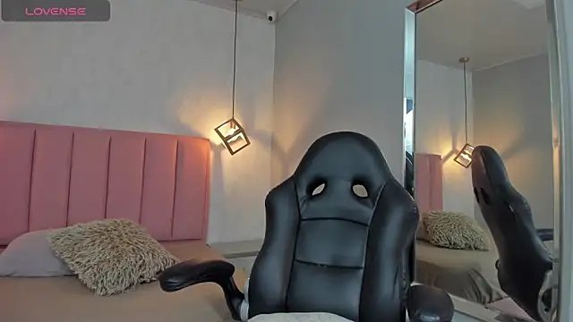 SUNNYCYRUS online show from February 16, 12:49 pm