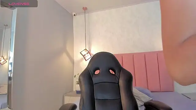 SUNNYCYRUS online show from November 5, 12:32 pm