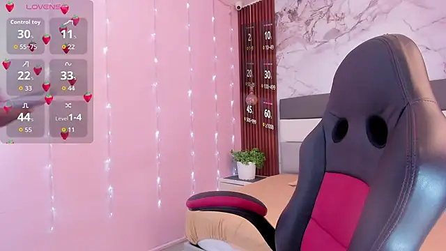 SUNNYCYRUS online show from March 18, 8:03 pm