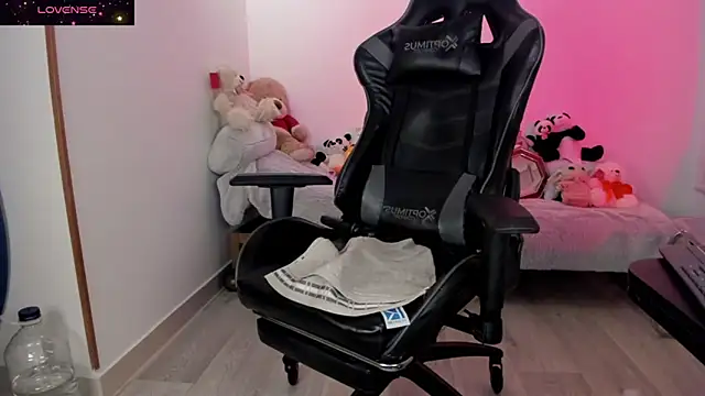 Biancastrongg online show from February 20, 6:26 am