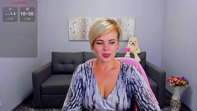 Julia Wilsone online show from September 15, 12:13 pm