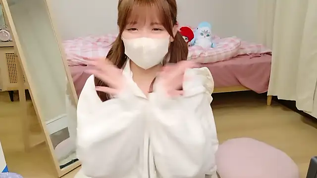 Sayuringo  online show from July 11, 12:05 pm