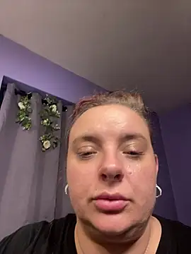 lairarose online show from August 1, 3:41 am