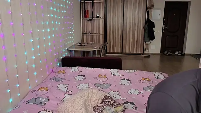 llolilove online show from April 6, 11:55 am