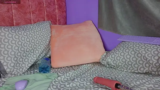 scarlleth  online show from February 17, 1:43 pm