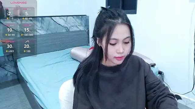 Lin SiYee online show from December 5, 1:34 pm