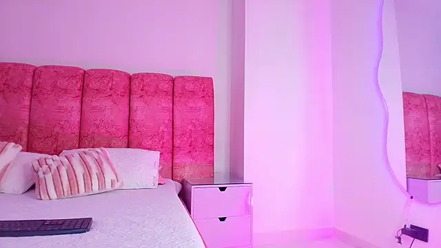 kendal rossi online show from December 2, 11:56 am