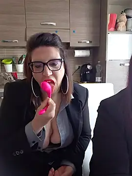 carolyne2023 online show from March 28, 9:42 am