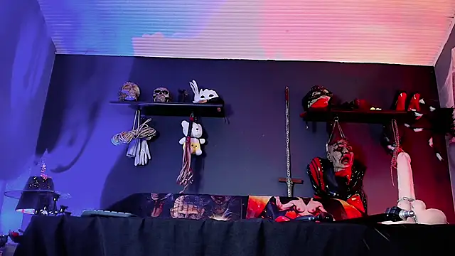 MorganaCrowley online show from October 28, 7:30 pm