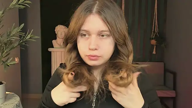 FioraMarmoris online show from November 7, 5:02 am