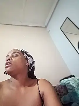 Queen-Chocolate online show from December 19, 11:30 pm