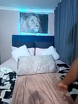 Queen-Chocolate online show from February 1, 9:02 pm