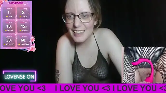 PernillaGirl online show from April 8, 7:49 pm