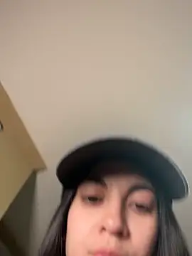 Valentcouple online show from November 18, 12:00 am