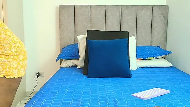 karina lewis  online show from September 9, 4:01 am