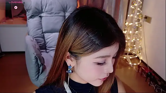 Momoever123456 online show from October 13, 2:31 pm