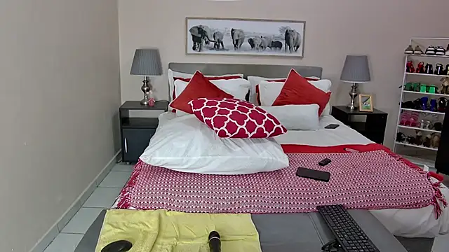 NaughtyKelly28 online show from August 5, 9:54 pm