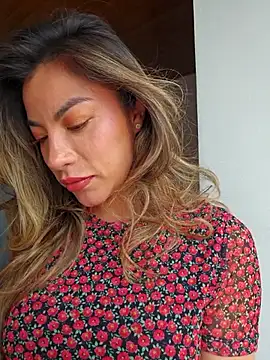 Karen San Miguel online show from November 25, 6:31 pm