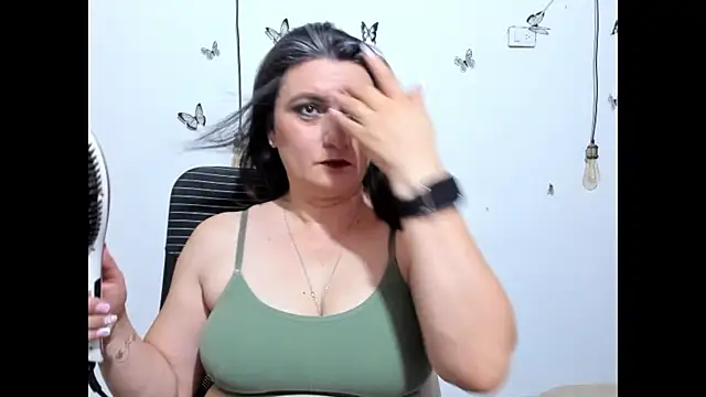Amie Adams82  online show from August 3, 1:17 pm