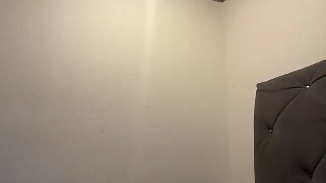 JeSuisUnTapin online show from April 1, 5:08 am